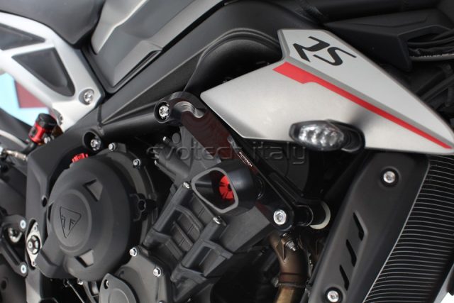 TRIUMPH STREET TRIPLE 675R ŠTITNIK DEFENDER KLIZAČ MOTOCIKLA 02