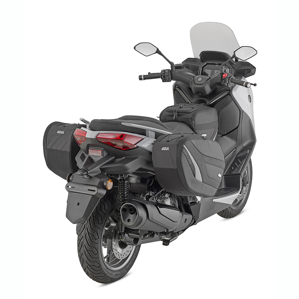 EASY side bags mounted on givi yamaha xmaxtechmax